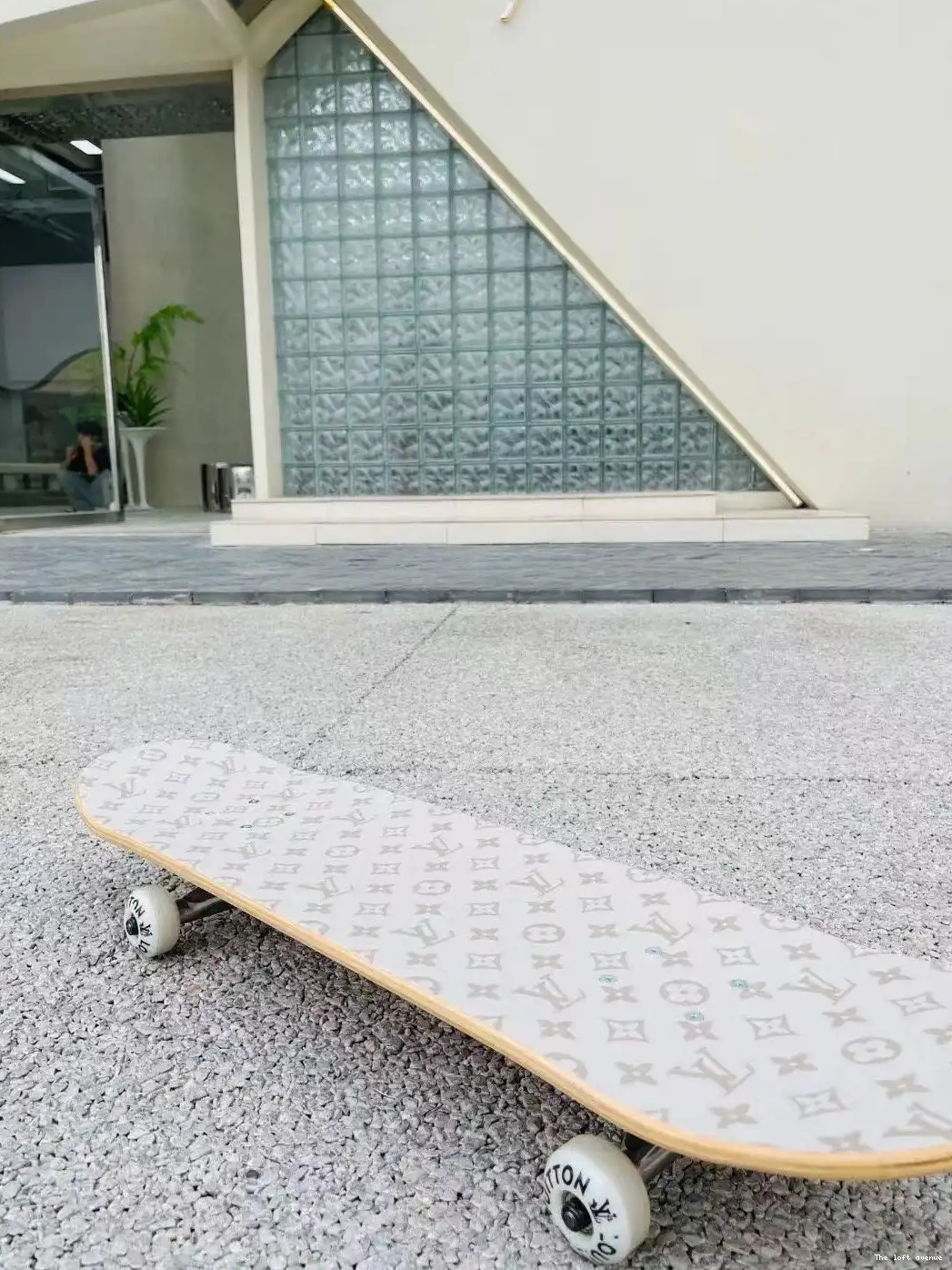 LV SKATEBOARD CUSTOM 0519
